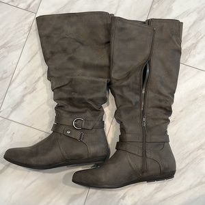 NWOT Grey Boots